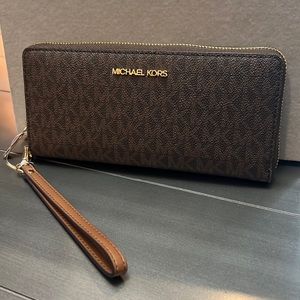 Michael Kors Wristlet Wallet